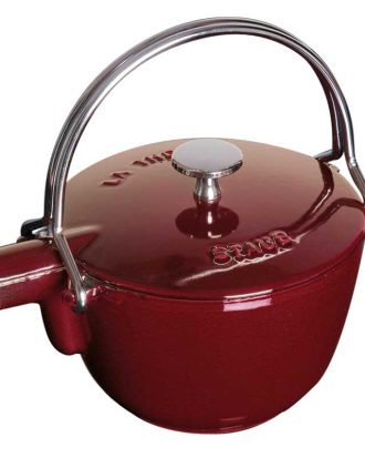 Staub Rund Tekanna i 1,15 L Grenadine - Tebryggare & Tekannor Gjutjärn Mörkröd