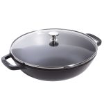Staub Wok i Gjutjärn Med Glaslock 30 Cm - Wokpannor Svart