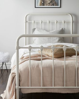 Ellos - Säng Industrial 90x200 - Vit