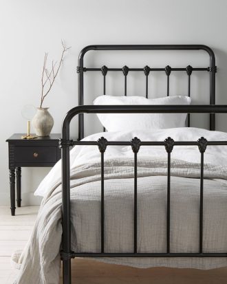 Ellos - Säng Industrial 90x200 - Svart