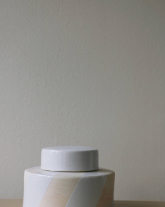 Mimou - Handmålad burk 12 cm - Natur