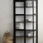 Ellos - Vitrinskåp Wilma - Svart