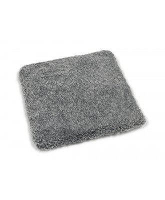 Curly pad silvergrå - fyrkantig stolsdyna med stoppning i lockigt fårskinn