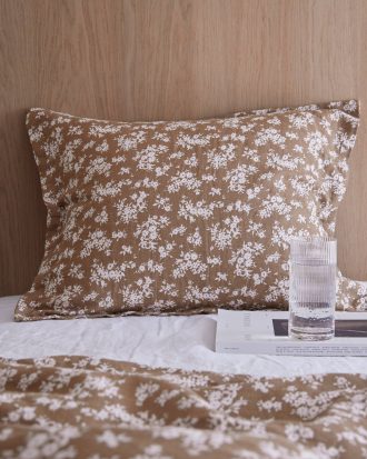 Ellos - Örngott Candela Flower i muslin - Brun - 50X60