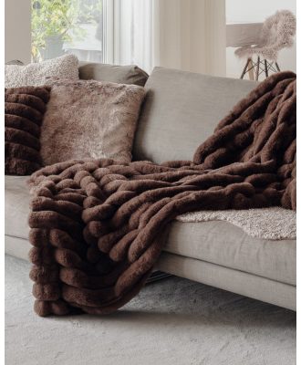 Wave darkbrown - pläd i fuskpäls