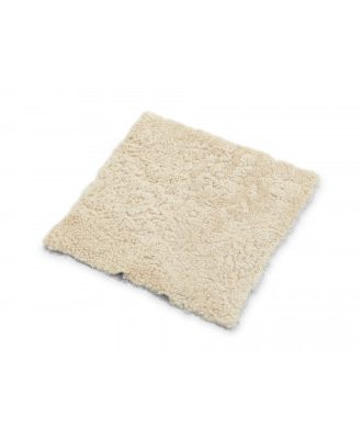 Curly beige - fyrkantig stolsdyna i lockigt fårskinn