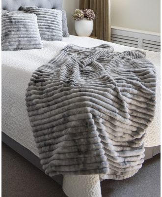 Stripy stone - pläd i konstmaterial