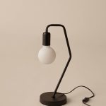 &Home - Bordslampa John - Svart