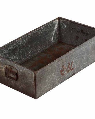 Patinerad järnlåda med handtag