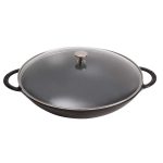 Staub Wok i Gjutjärn Med Glaslock 37 Cm - Wokpannor Svart